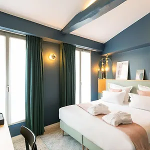 Amoi 4*, Paris France